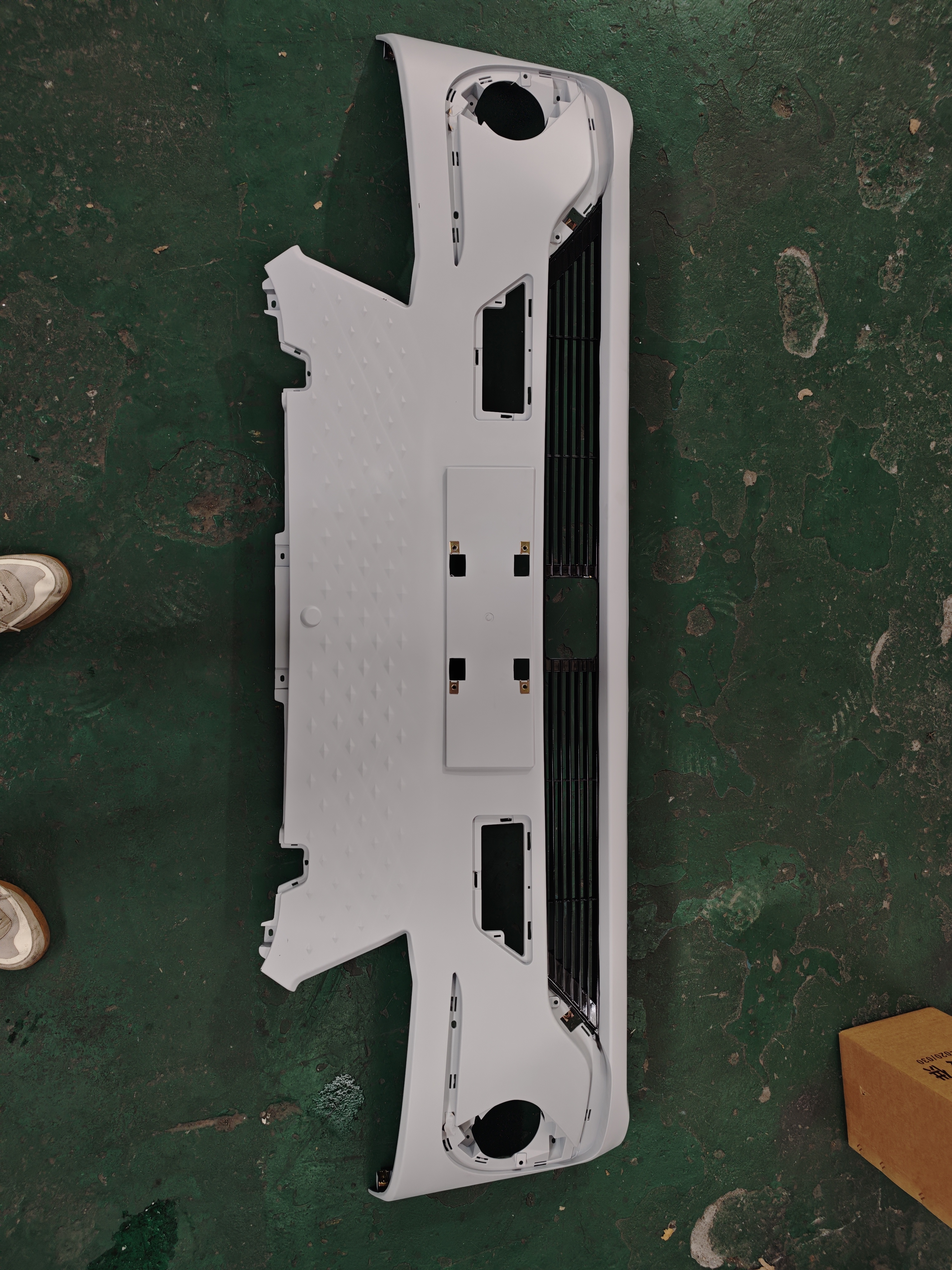 陕汽智云S300保险杠本体