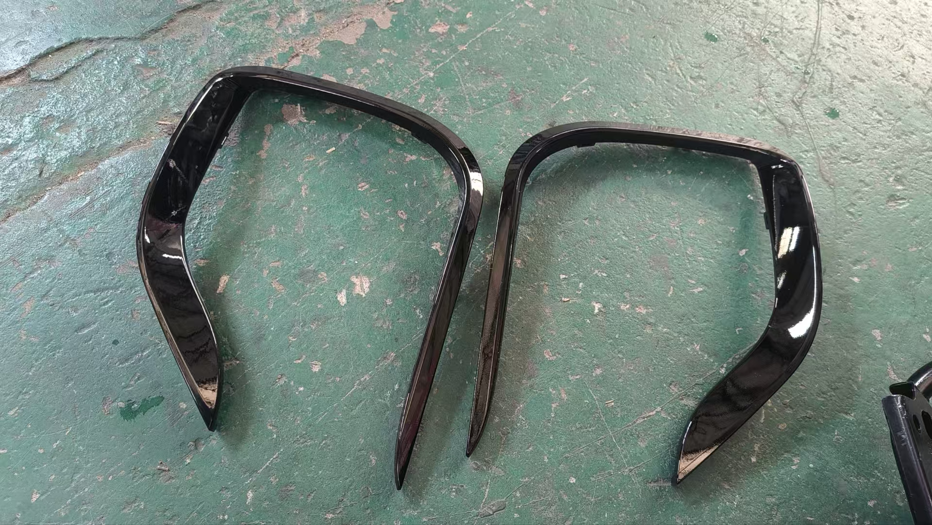 陕汽智云S300雾灯框装饰条cs456976321